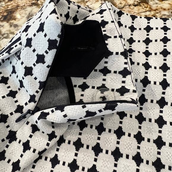 CAbi Women's Black and White/Off 60's Retro Lattice Print Teatime Skirt - SIZE 4 - Picture 5 of 9